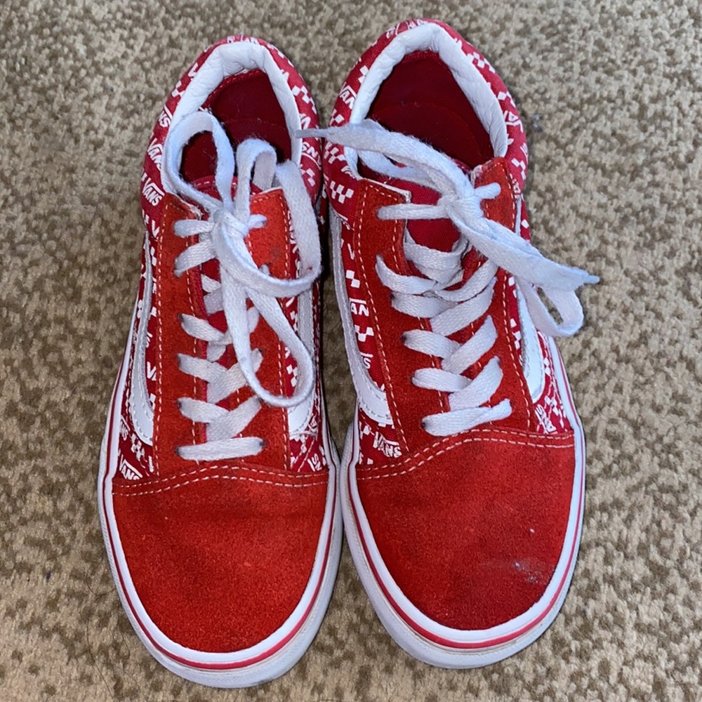 Red vans - Picture 2 of 8